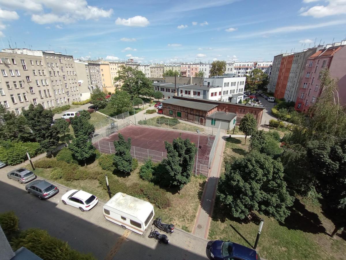 APARTAMENT VENGE -CAŁE MIESZKANIE 46m2 NA WYŁĄCZNOŚĆ - Z JEDNĄ SYPIALNIĄ I JEDNYM SYPIALNO-SALONEM -3 PIĘTRO BEZ WINDY- REZERWACJA BEZ KARTY KREDYTOWEJ-KLIMATYZACJA-2 ŁÓŻECZKA DZIECIĘCE-ŚNIADANIE XXL 30zł Breslau Exterior foto