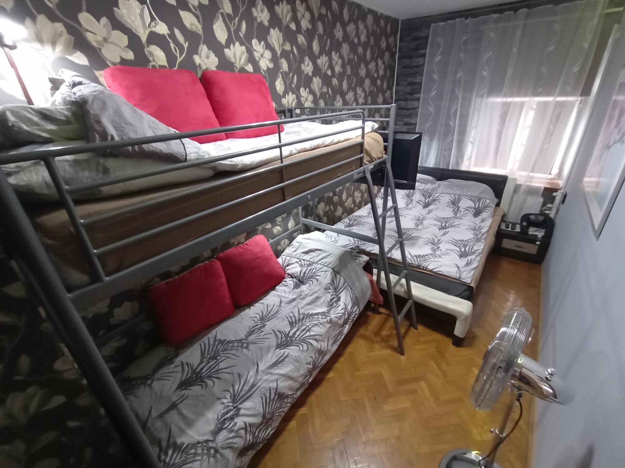 APARTAMENT VENGE -CAŁE MIESZKANIE 46m2 NA WYŁĄCZNOŚĆ - Z JEDNĄ SYPIALNIĄ I JEDNYM SYPIALNO-SALONEM -3 PIĘTRO BEZ WINDY- REZERWACJA BEZ KARTY KREDYTOWEJ-KLIMATYZACJA-2 ŁÓŻECZKA DZIECIĘCE-ŚNIADANIE XXL 30zł Breslau Exterior foto